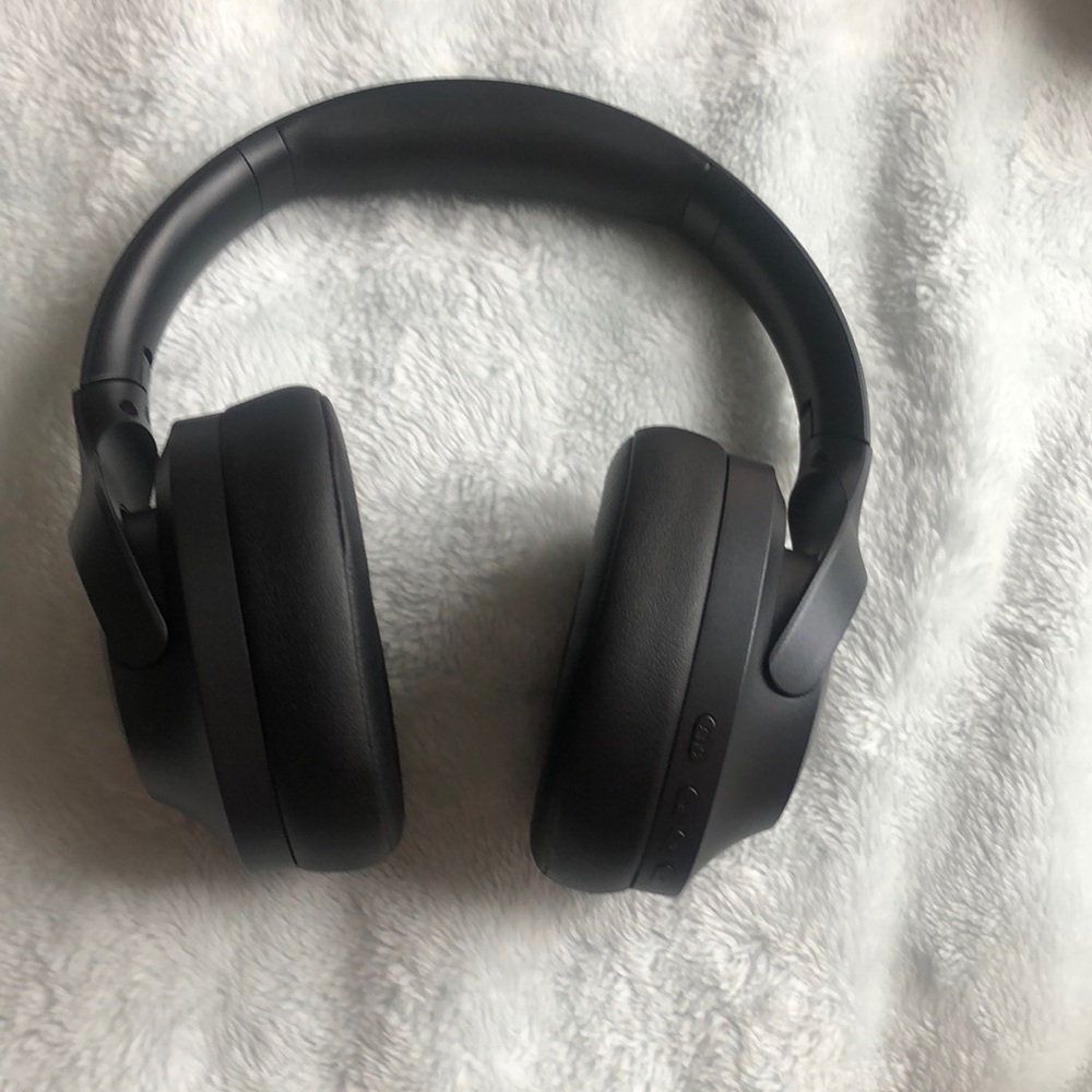 Lenovo cleaned very well euc headphones
